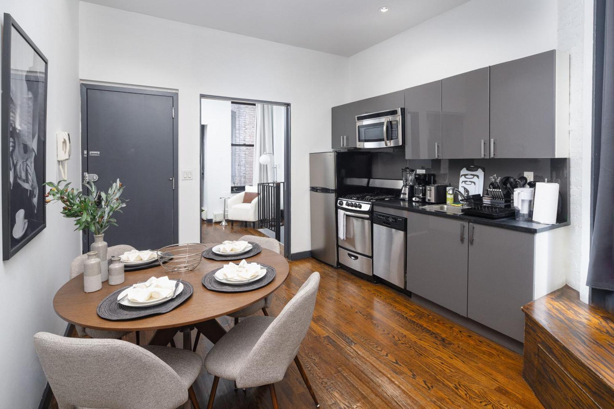 Charming 4bd Duplex In Manhattan